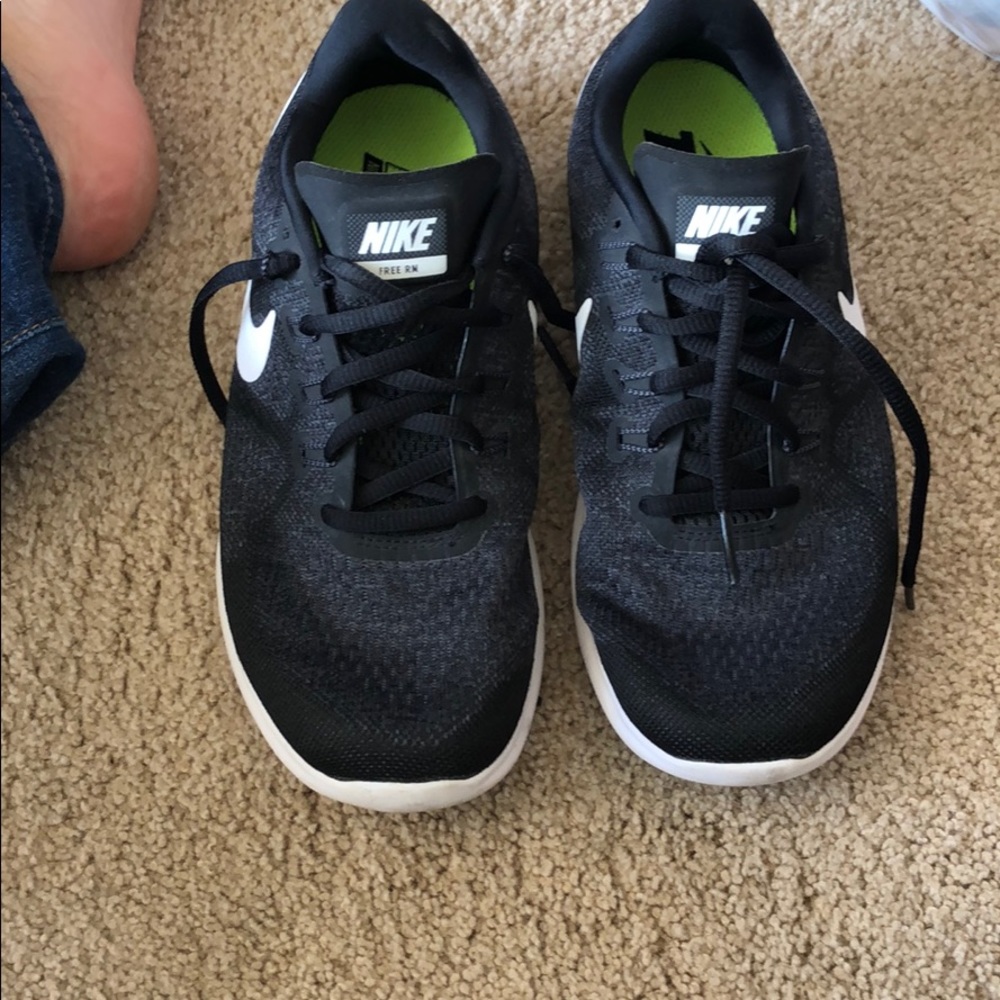 Nike free run black and white tennis shoes